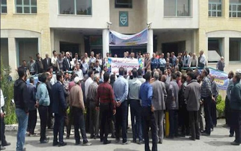 تجمع اعتراضی کشاورزان اصفهان مقابل دفتر عضو مجلس ارتجاع