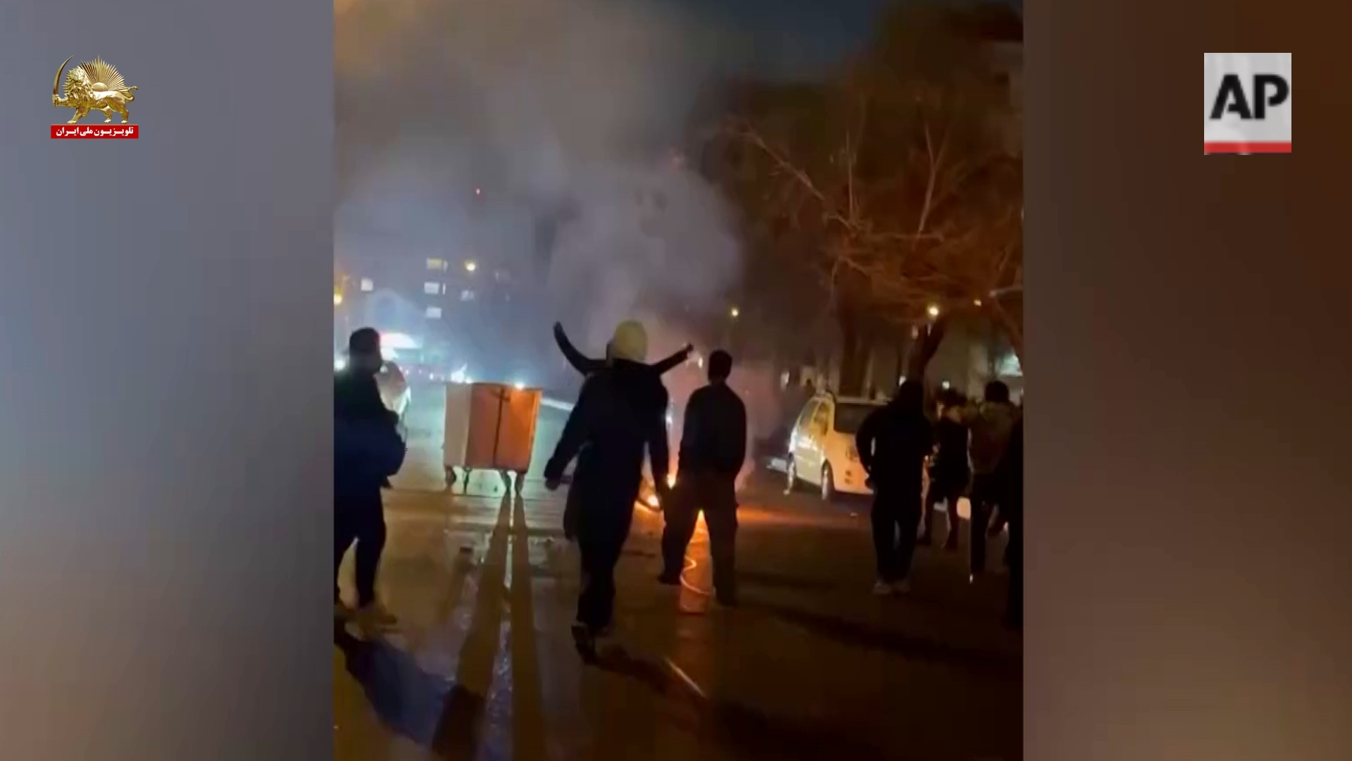 گزارش آسوشیتدپرس از ابعاد بیسابقه خیزش ملی؛ قیام در ۲۲۰ نقطه ایران ارکان دیکتاتوری مذهبی را به لرزه درآورد