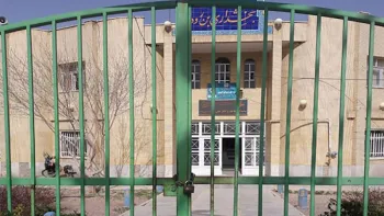 قفل کردن درب بخشداری بن رود توسط کشاورزان شجاع ورزنه