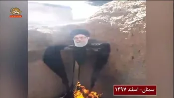 چهارشنبه سوری در ایران-عکسهای خمینی و خامنه‌ای در آتش چهارشنبه سوری مردم