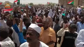 سودان- به کرسی نشاندن خواست مردم با تظاهرات گسترده  دو روز پس از سرنگونی دیکتاتور سودان