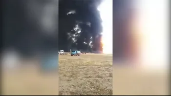 آتش سوزی در حوزه خط لوله نفت جاده امیدیه - اهواز