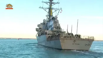 دو رزمناو بدون هیچ حادثه‌ای از تنگه‌هرمز عبورکردند