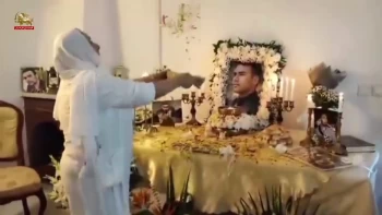 گلریزان عکس شهید محسن شکاری توسط مادرش در سالگرد شهادت وی 