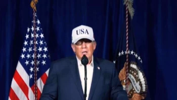 دونالد ترامپ: آمریکا در حال انجام عملیات رزمی بزرگی در ایران است