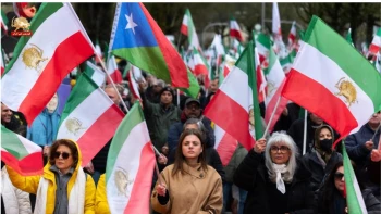 انعکاس گسترده در رسانه‌های جهانی ؛ خروش هامبورگ برای «جمهوری دموکراتیک» و نفی قاطع دیکتاتوری شاه و شیخ