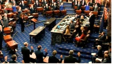 حمایت قاطع سنا از اختیارات جنگی ترامپ و تأکید وی بر انهدام کامل کادر رهبری رژیم آخوندی