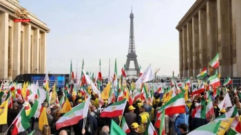 گفتگو با شرکت‌کنندگان در تظاهرات پاریس