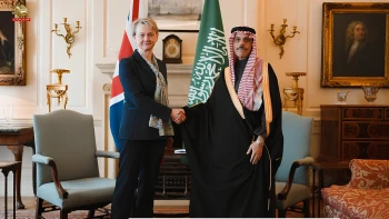 تشدید حضور نظامی انگلستان در تنگه هرمز، دیدار وزیر خارجه انگلستان در دیدار با وزیر خارجه عربستان