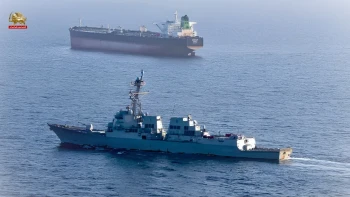 دونالد ترامپ: سه ناوشکن آمریکایی در تنگه هرمز تحت حمله رژیم آخوندی با موفقیت عبور کردند