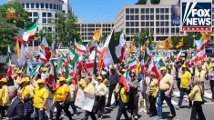 فاکس نیوز: هزاران حامی شورای ملی مقاومت ایران مقابل کنگره آمریکا خواستار محکومیت اعدام‌های فزاینده زندانیان سیاسی شدند