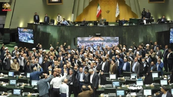 پزشکیان: «رژیم در برابر فشارها تسلیم نخواهد شد»، تشدید جدال درونی باندها در مجلس ارتجاع بر سر مذاکره با آمریکا 