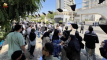 تجمع اعتراضی دانشجویان دانشگاههای آزاد در تهران و کرج و اهواز: دانشجو داد بزن حقتو فریاد بزن