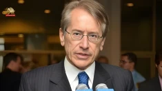 سناتور جولیو ترتزی: آینده ایران مستلزم یک جمهوری دموکراتیک و پایان مماشات با استبداد مذهبی است