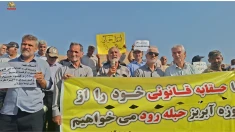گرمسار و آرادان - تجمع کشاورزان و بستن جاده در اعتراض به بحران آب
