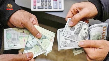 بالا رفتن قیمت دلار و سقوط شتابان ارزش ریال