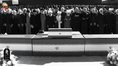راه ندادن عمدی شاهزاده حسن خمینی در صف اول مقامات!