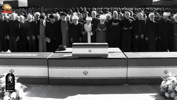 راه ندادن عمدی شاهزاده حسن خمینی در صف اول مقامات!
