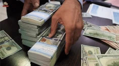 آسوشیتدپرس: سقوط بی‌سابقه ارزش ریال و فروپاشی اقتصادی در ایران