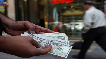 قیمت دلار از ۲۲۰ هزار تومان گذشت و اعتراف کارشناس حکومتی به چشم‌انداز ۲۷۰ هزار تومانی