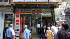 سقوط بی‌سابقه ارزش ریال و جهش نرخ دلار؛ دادستانی رژیم در تهران تهدید به سرکوب کرد