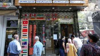 سقوط بی‌سابقه ارزش ریال و جهش نرخ دلار؛ دادستانی رژیم در تهران تهدید به سرکوب کرد