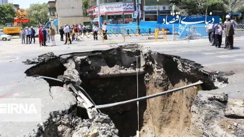 فرونشست زمین در ایران؛ چرا خاک کشور زیر پای مردم خالی می‌شود؟