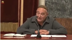 لانزو روجرو، ایتالیا، کنفرانس در شهرداری کونئو